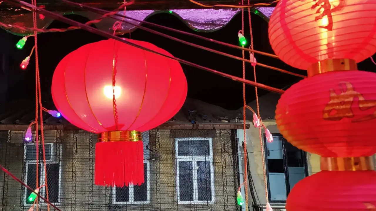 While Mumbaikars immersed in the festivities outside the Kwang Kung temple in Dockyard, they also took the opportunity to immerse in the culture of the Chinese community, which calls Mumbai its home
